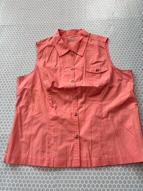 Brisas Coral Sleeveless Button-Front Shirt
Summer picnic. 100% Cotton Size XL